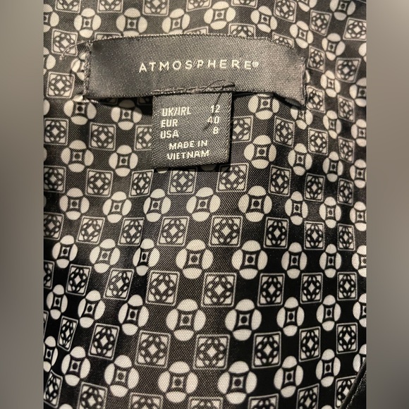 Sharp Black Blazer with beautiful lining 🖤 - Picture 2 of 3